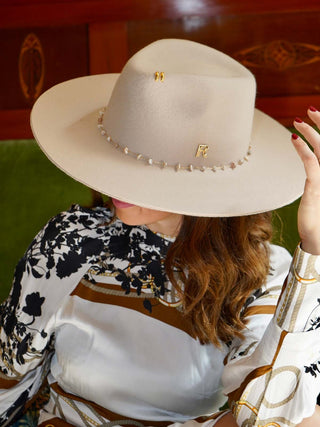 Sombrero Mujer Beige de Ala Media Estilo Fedora en Fieltro de Lana: Un Toque de Elegancia para Cualquier Ocasión - Raceu Hats