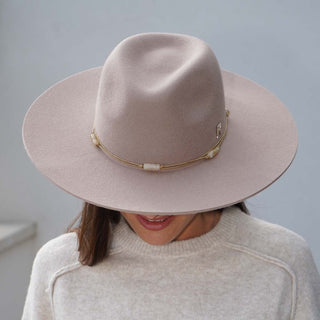 Sombrero Mujer Ala Media Fieltro de Lana Arena ONIX - Fedora Chic para Toda Ocasión - Ala de 9,5 cm y copa de 10 cm - Raceu Hats