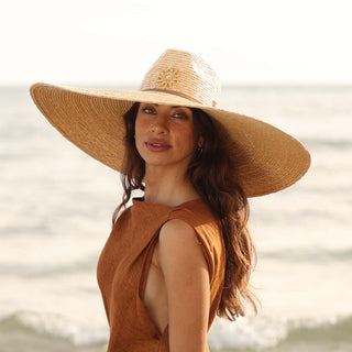 Sombrero de Mujer en Paja Natural: Elegancia Atemporal para el Verano - Ala de 19 cm y copa de 11 cm - Raceu Hats