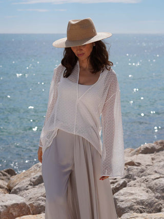 Sombrero de Mujer Trenzado a Mano en España con Elegancia Mediterránea - 100% Rafia natural - Ala de 9 cm y copa de 9 cm - Raceu