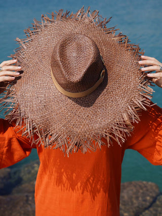 Sombrero Ala Ancha Moldeable Marrón - Estilo Mediterráneo y Elegancia Atemporal - Ala de 18 cm y copa de 10 cm - Raceu Hats