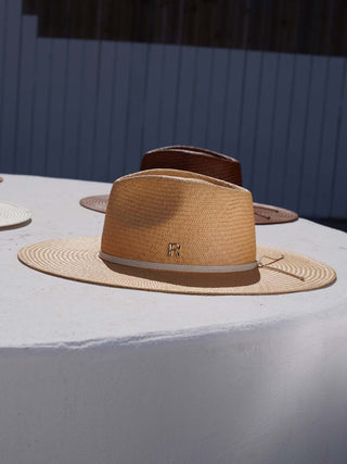 Sombrero Fedora Panamá Camel - Protección Solar con Estilo - Ala de 10 cm y copa de 10 cm - Raceu Hats