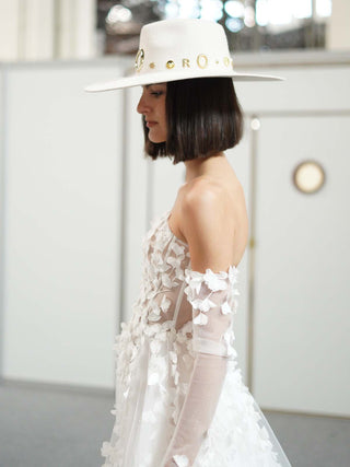 Sombrero de Novia Blanco Roto en Fieltro de Lana - Chaser: Elegancia y Detalles Vintage - Raceu Hats