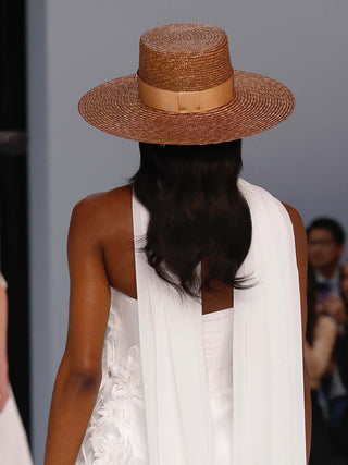 Sombrero Boda Canotier Ala Ancha - Estilo Mediterráneo y Elegancia Atemporal  - Ala de 18 cm y copa de 10 cm - Raceu Hats