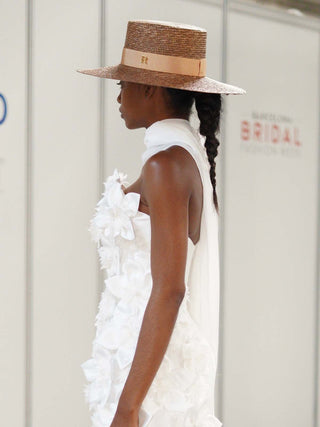 Sombrero Boda Canotier Ala Ancha - Estilo Mediterráneo y Elegancia Atemporal  - Ala de 18 cm y copa de 10 cm - Raceu Hats
