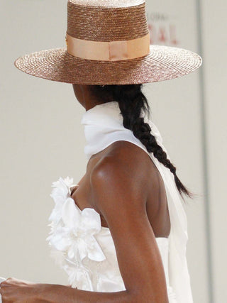 Sombrero Boda Canotier Ala Ancha - Estilo Mediterráneo y Elegancia Atemporal  - Ala de 18 cm y copa de 10 cm - Raceu Hats