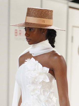 Sombrero Boda Canotier Ala Ancha - Estilo Mediterráneo y Elegancia Atemporal  - Ala de 18 cm y copa de 10 cm - Raceu Hats