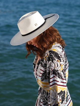 Sombrero Fedora Panamá Blanco VOLÓ - Estilo Mediterráneo y Elegancia Atemporal  - Ala de 10 cm y copa de 10 cm - Raceu Hats