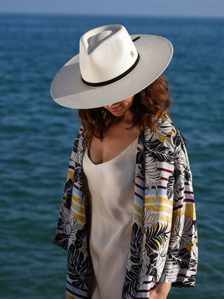 Sombrero Fedora Panamá Blanco VOLÓ - Estilo Mediterráneo y Elegancia Atemporal  - Ala de 10 cm y copa de 10 cm - Raceu Hats