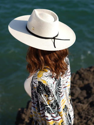 Sombrero Fedora Panamá Blanco VOLÓ - Estilo Mediterráneo y Elegancia Atemporal  - Ala de 10 cm y copa de 10 cm - Raceu Hats