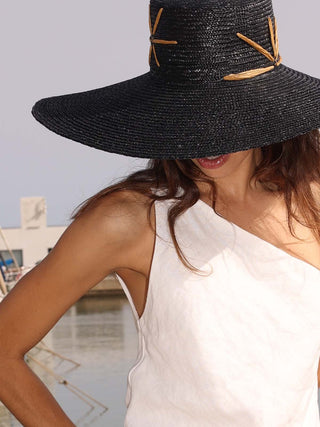 Sombrero Canotier Negro Ala Ancha - Estilo Mediterráneo y Elegancia Atemporal  - Ala de 15 cm y copa de 10,5 cm - Raceu Hats