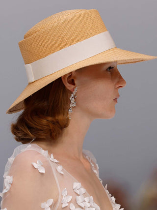 Sombrero Novia Panamá Ala Media Camel - Elegancia Artesanal Española - Ala de 9 cm y copa de 9 cm - Raceu Hats