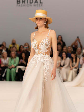 Sombrero Novia Panamá Ala Media Camel - Elegancia Artesanal Española - Ala de 9 cm y copa de 9 cm - Raceu Hats