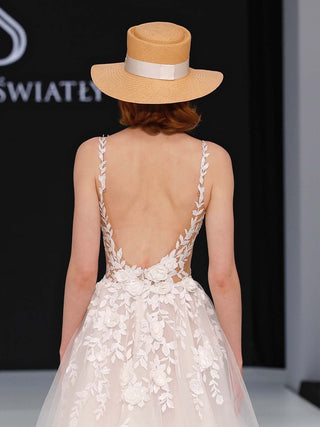 Sombrero Novia Panamá Ala Media Camel - Elegancia Artesanal Española - Ala de 9 cm y copa de 9 cm - Raceu Hats