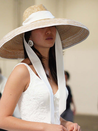 Sombrero Novia Ala Ancha Lydia: Elegancia Artesanal Española para tu Gran Día