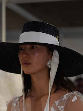 Sombrero Novia Canotier Negro Agatha: Elegancia Artesanal Española para tu Gran Día