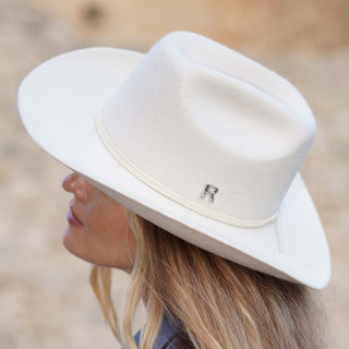 Sombrero Cowboy Mujer Blanco Roto KANSAS - Estilo Mediterráneo y Elegancia Atemporal  - Ala de 8 cm y copa de 10 cm - Raceu Hats
