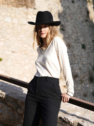 Sombrero Cowboy Mujer Negro KANSAS - Estilo Mediterráneo y Elegancia Atemporal  - Ala de 8 cm y copa de 10 cm - Raceu Hats