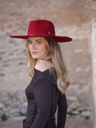 Sombrero Fedora Mujer Rojo GAUDI - Hecho a Mano en España: Calidad que Perdura - Ala de 11,5 cm y copa de 10 cm - Raceu Hats