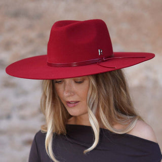 Sombrero Fedora Mujer Rojo GAUDI - Hecho a Mano en España: Calidad que Perdura - Ala de 11,5 cm y copa de 10 cm - Raceu Hats