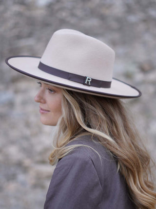 Sombrero Fedora Ala Intermedia Beige - Hecho a Mano en España: Calidad que Perdura - Ala de 9 cm y copa de 11 cm - Raceu Hats