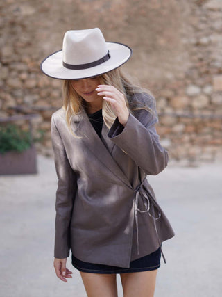 Sombrero Fedora Ala Intermedia Beige - Hecho a Mano en España: Calidad que Perdura - Ala de 9 cm y copa de 11 cm - Raceu Hats