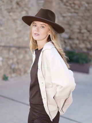 Sombrero Fedora Ala Rígida Marrón - Estilo Mediterráneo y Elegancia Atemporal  - Ala de 9 cm y copa de 11 cm - Raceu Hats