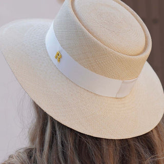 Sombrero Panamá Mujer Natural ATENA - Hecho a Mano en España: Calidad que Perdura - Ala de 9 cm y copa de 9 cm - Raceu Hats