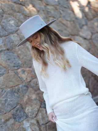 Sombrero Canotier Ala Ancha Gris Perla - Fedora de Fieltro Hecho en España - Ala de 9 cm y copa de 10 cm - Raceu Hats