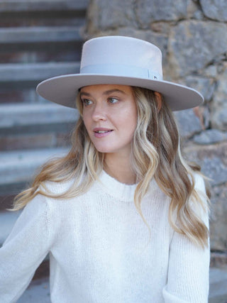 Sombrero Canotier Ala Ancha Gris Perla - Fedora de Fieltro Hecho en España - Ala de 9 cm y copa de 10 cm - Raceu Hats