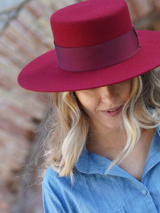 Sombrero Canotier Ala Ancha Rojo - Artesanía Hecha en España, Fieltro de Lana Premium - Ala de 9 cm y copa de 10 cm - Raceu Hats