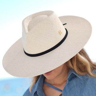 Sombrero Fedora Panamá Blanco VOLÓ - Estilo Mediterráneo y Elegancia Atemporal  - Ala de 10 cm y copa de 10 cm - Raceu Hats