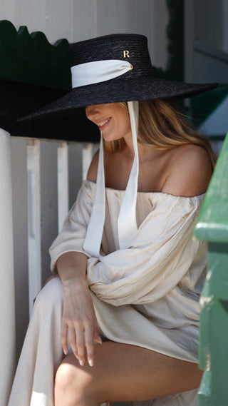 Detalle textura paja trigo natural sombrero canotier negro