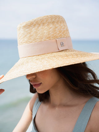 Sombrero Belair Ala Ancha de Paja Cosida decorado con Cinta Beige - Raceu Hats