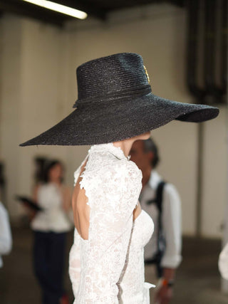 Sombrero de Novia Ala Extra Ancha Negro HELIOS - Raceu Hats